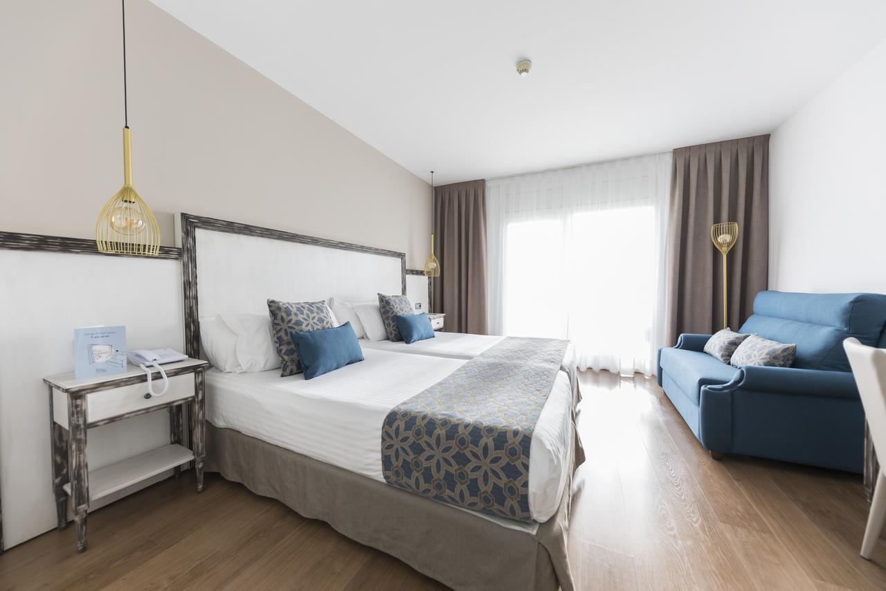 Superior Double Room with Sea View and Balcony,704490790:JPEG